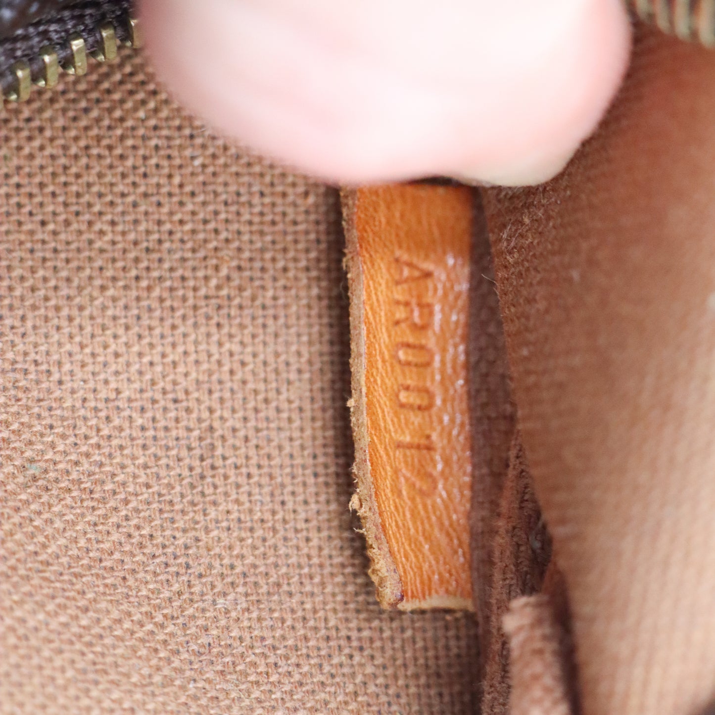 Louis Vuitton Pochette Monogram - 963