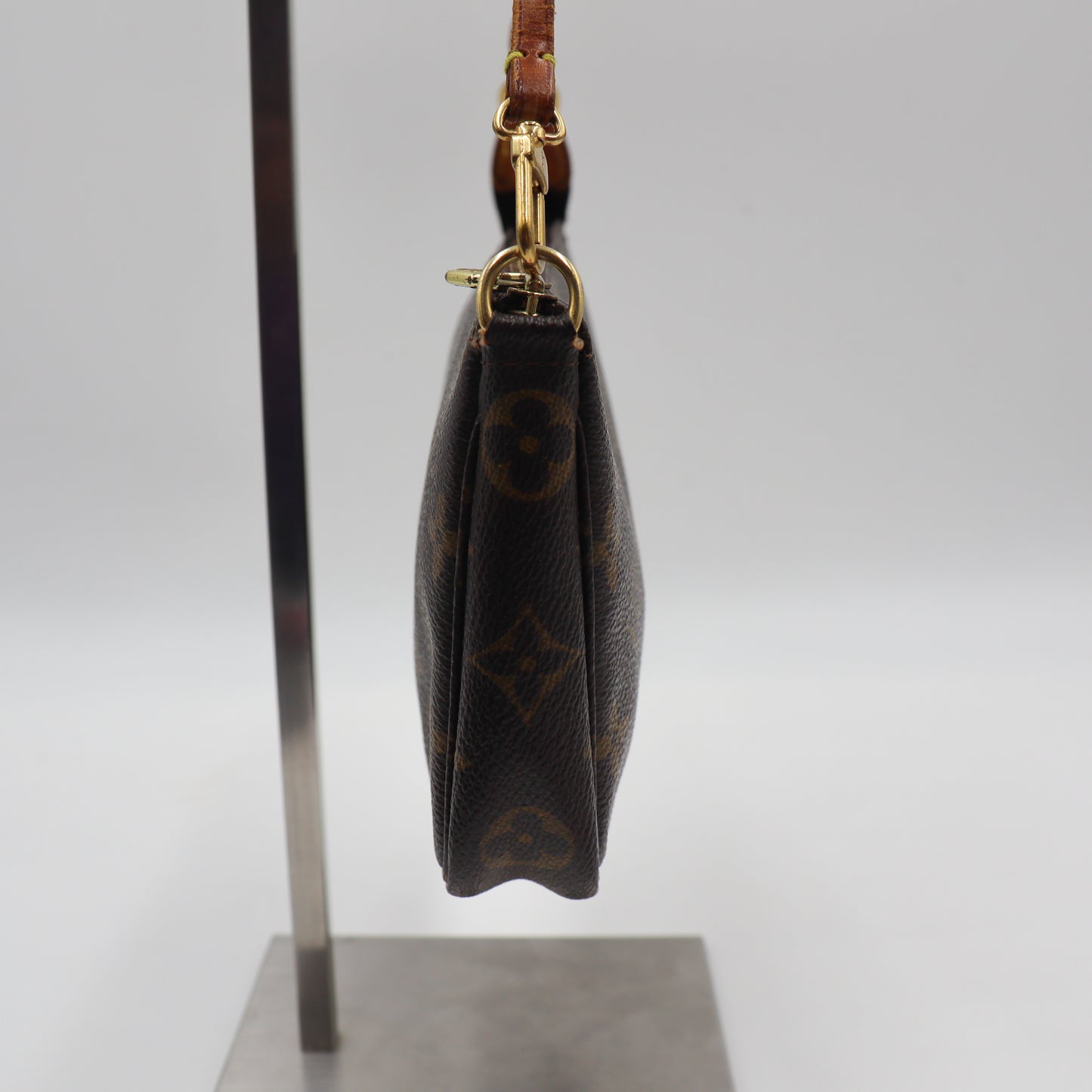 Louis Vuitton Pochette Monogram - 963