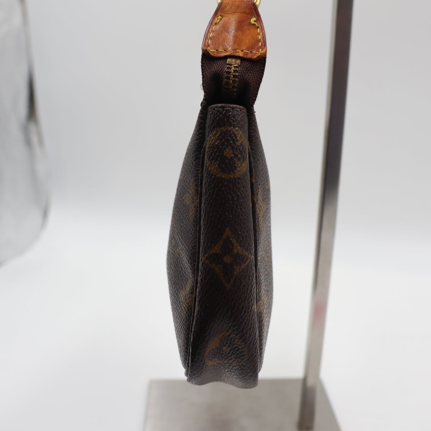 Louis Vuitton Pochette Monogram - 963