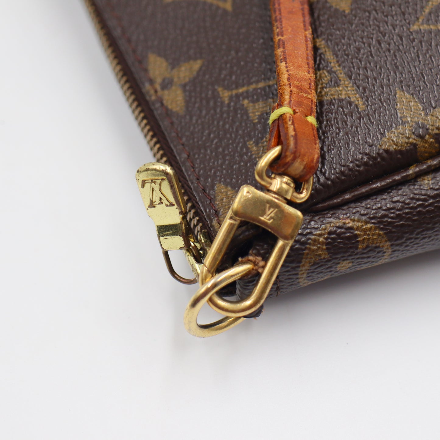 Louis Vuitton Pochette Monogram - 963