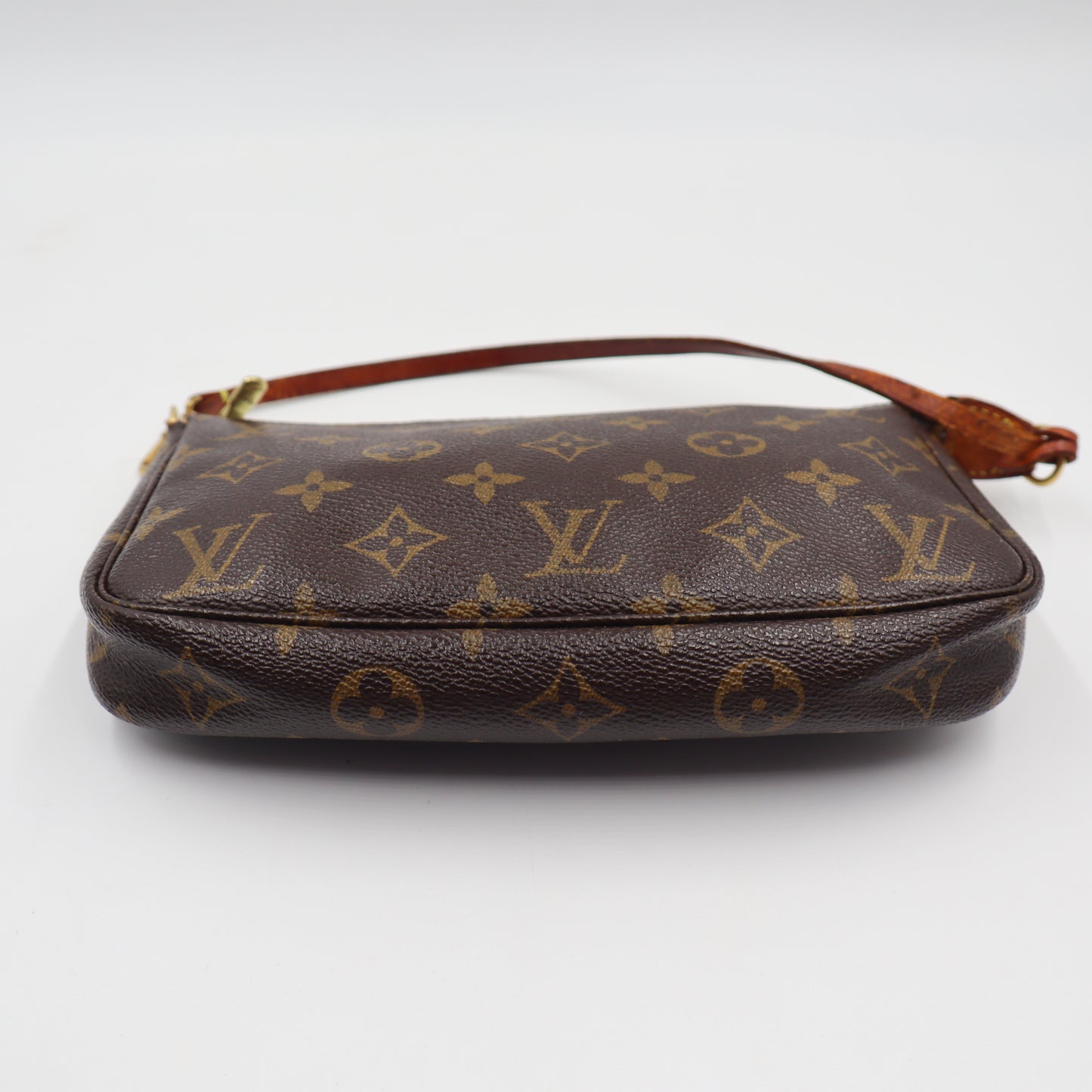 Louis Vuitton Pochette Monogram - 963