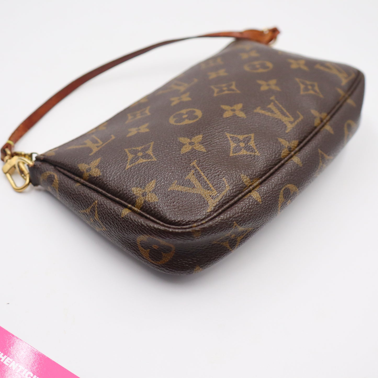 Louis Vuitton Pochette Monogram - 963