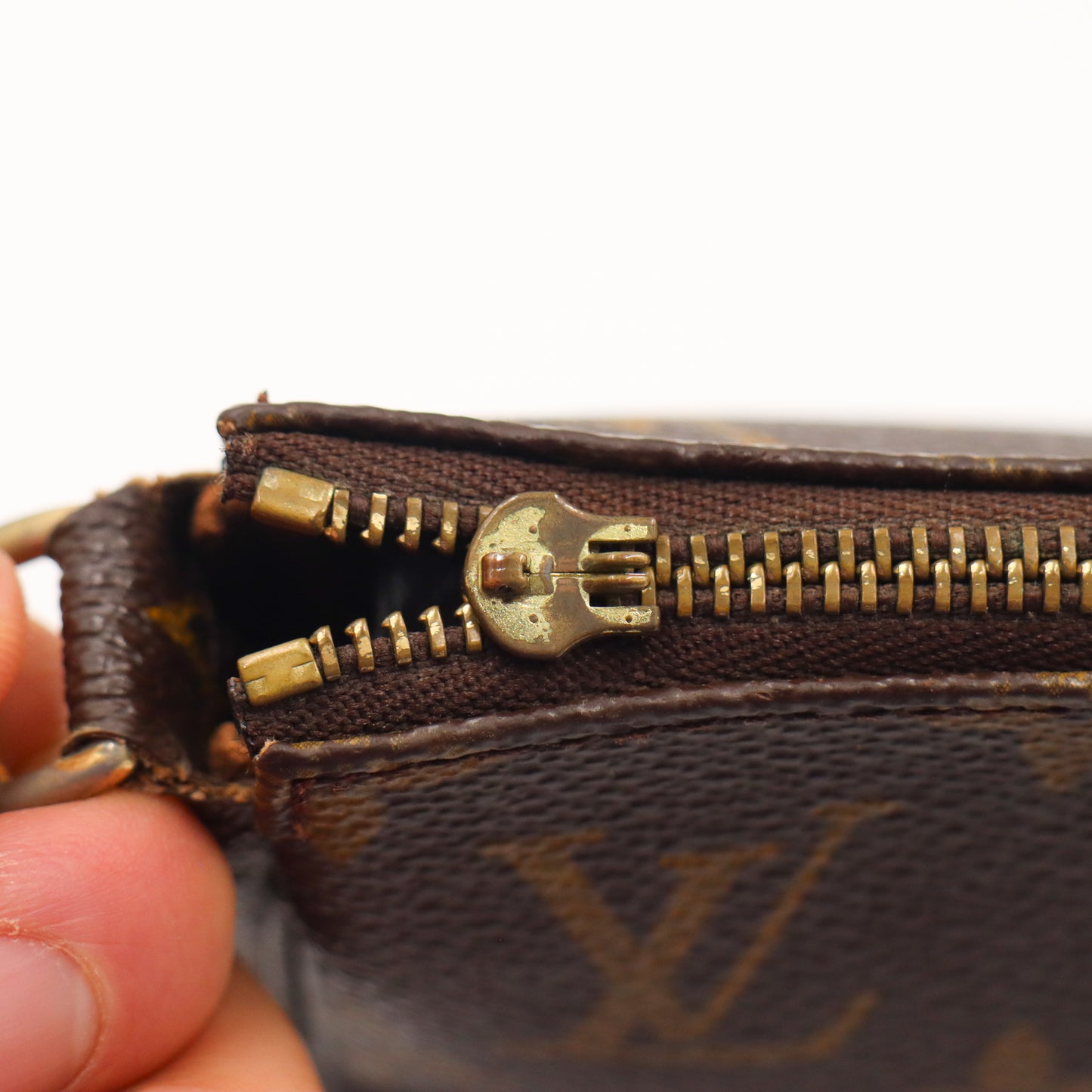 Louis Vuitton Pochette Monogram - 971