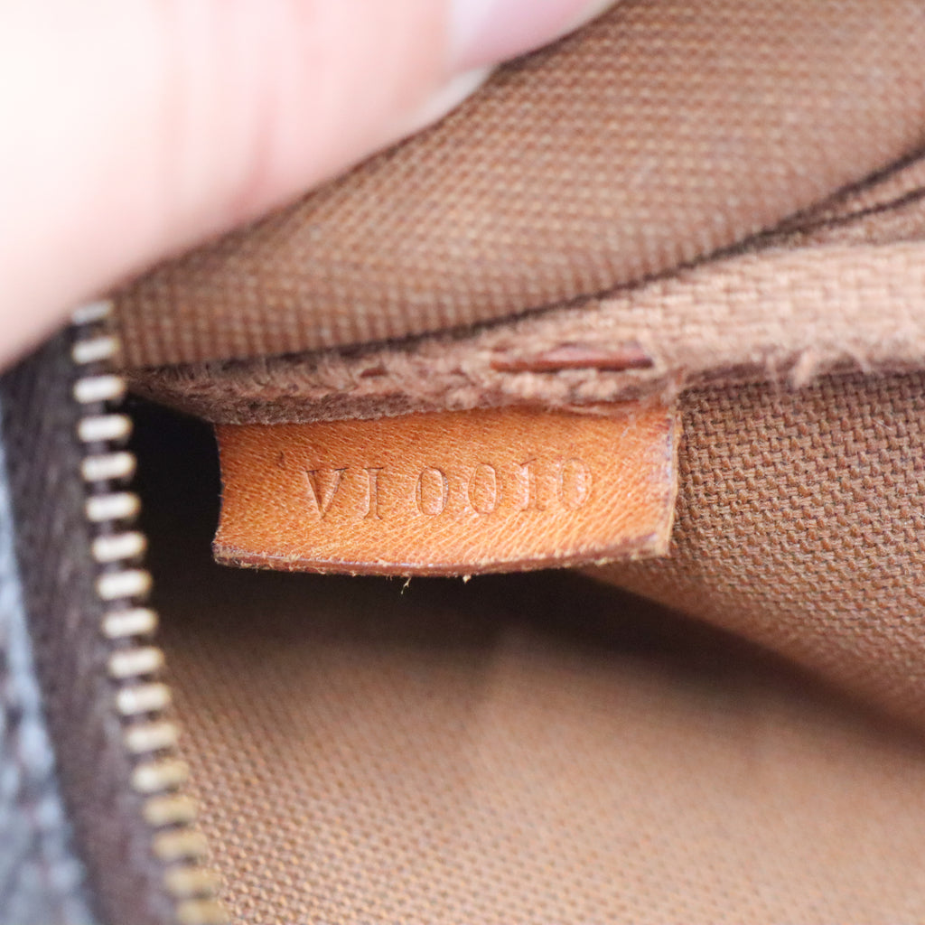 Louis Vuitton Pochette Monogram - 970