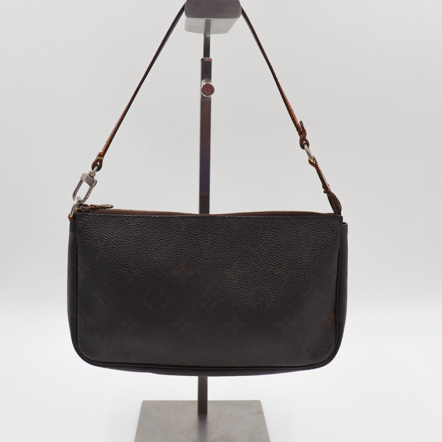 Louis Vuitton Pochette Monogram - 970