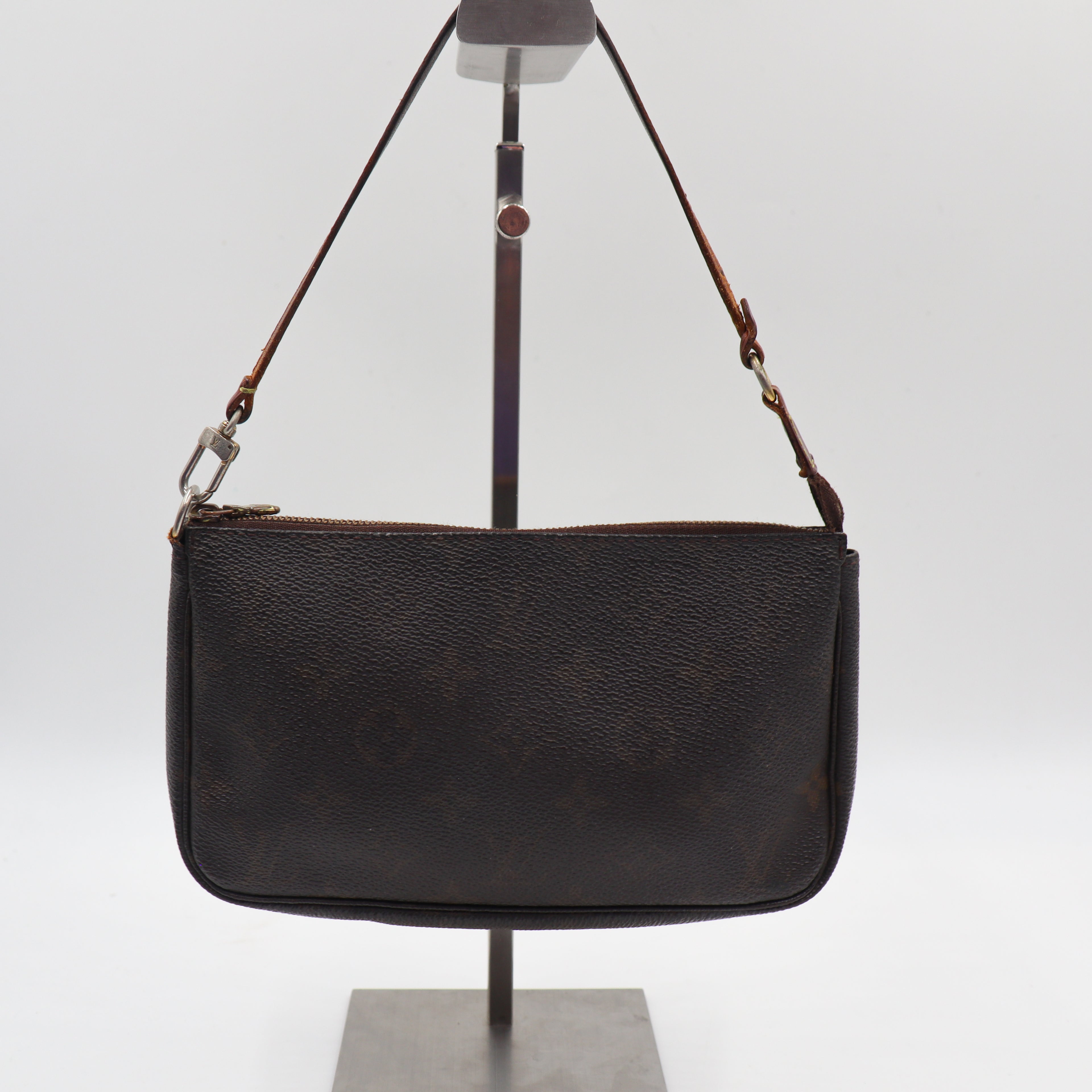 Louis Vuitton Pochette Monogram - 970