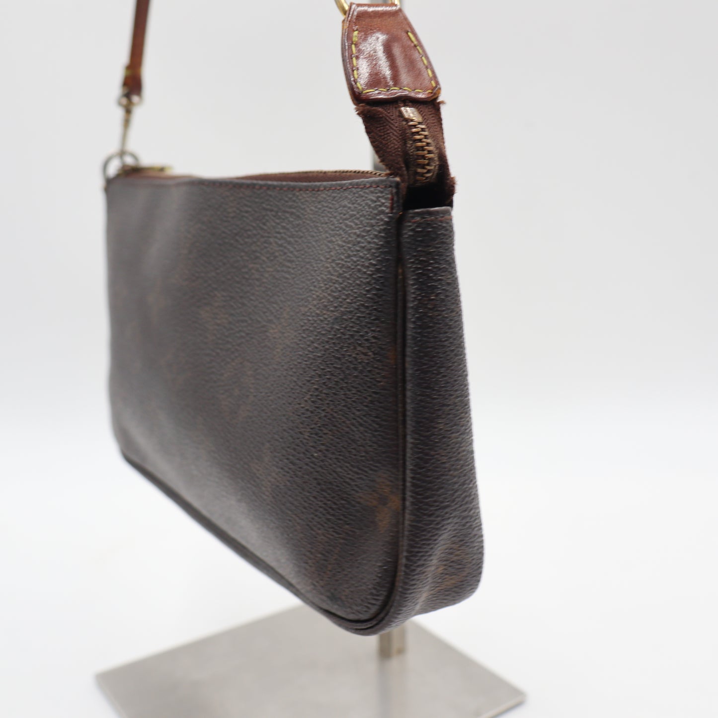 Louis Vuitton Pochette Monogram - 970