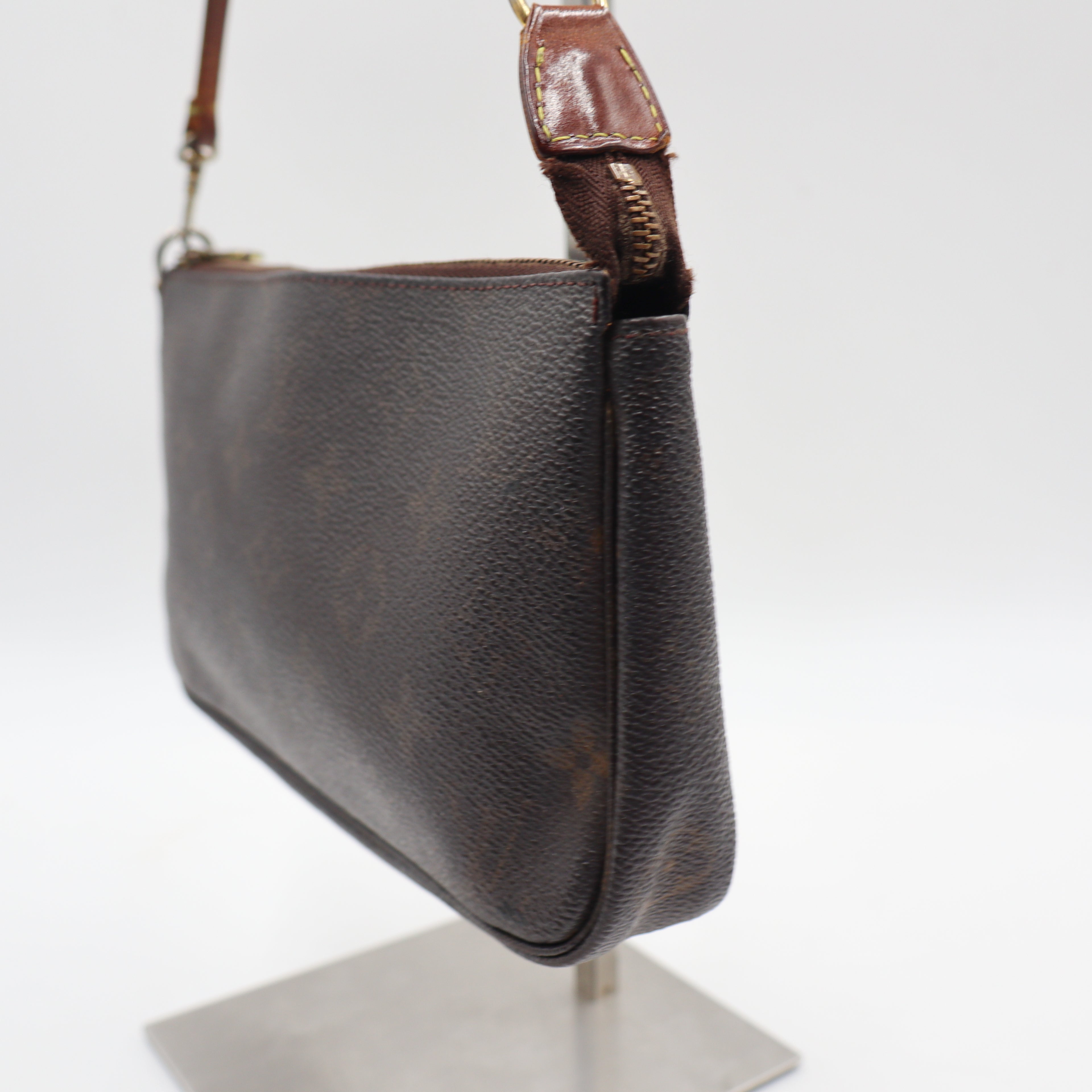 Louis Vuitton Pochette Monogram - 970