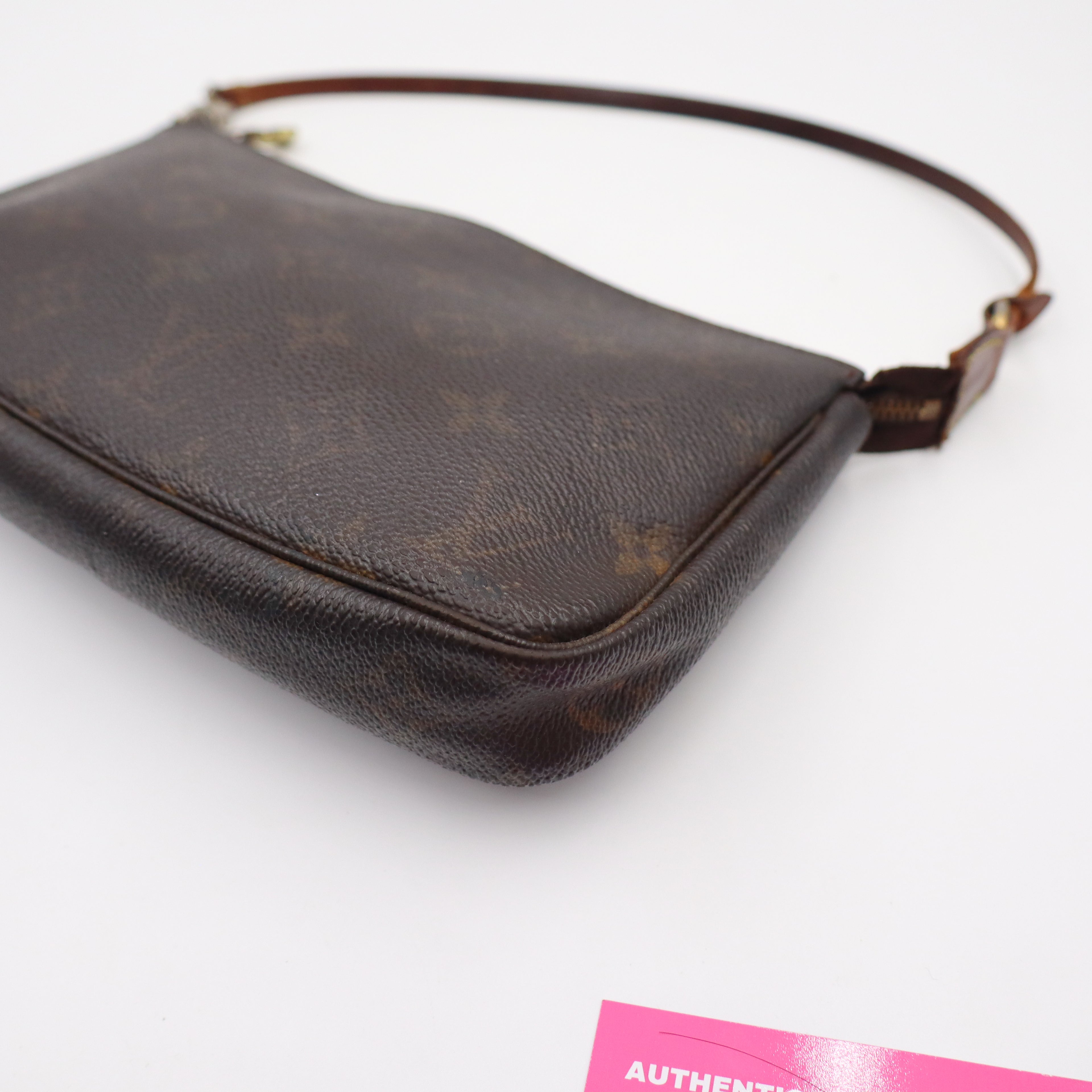 Louis Vuitton Pochette Monogram - 970