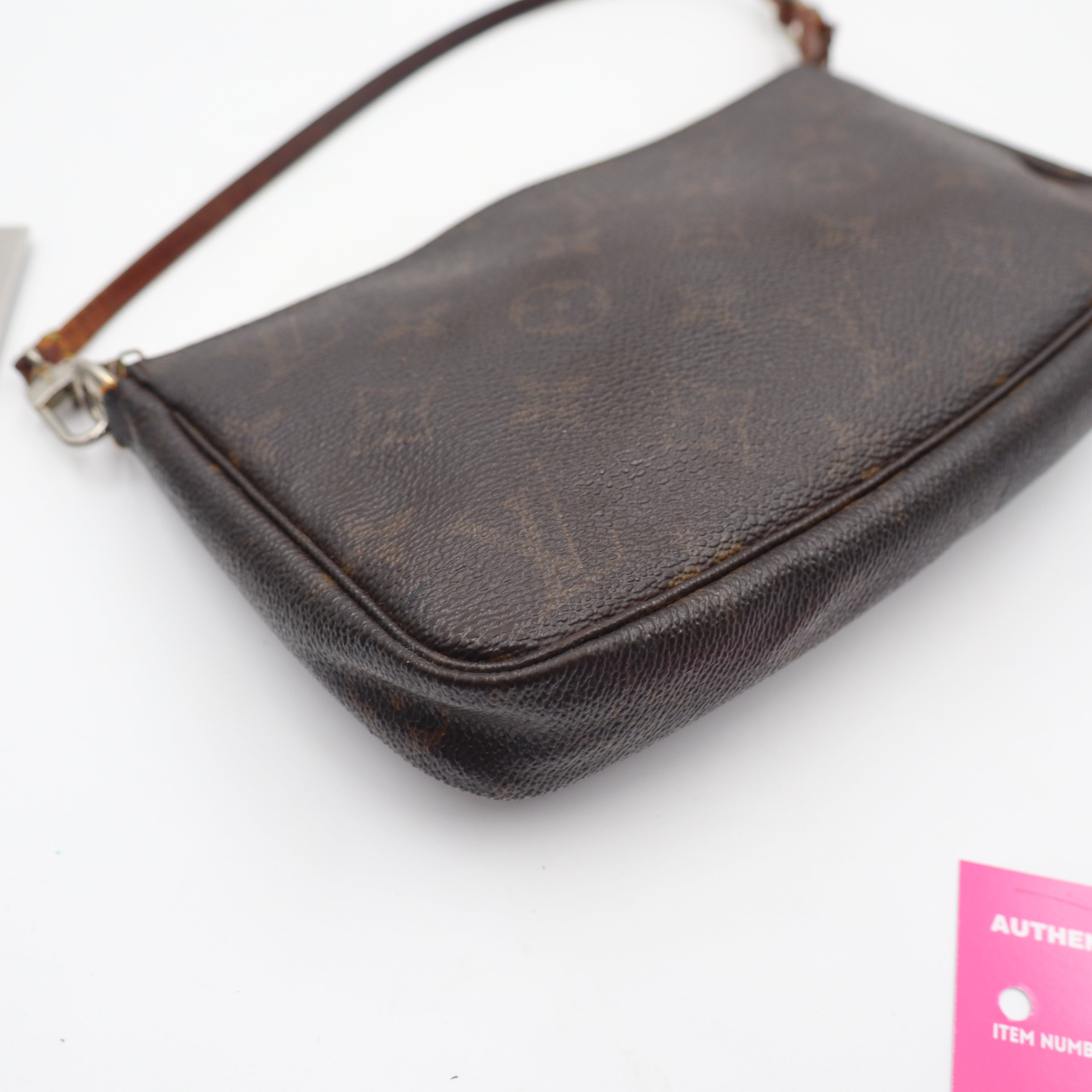 Louis Vuitton Pochette Monogram - 970