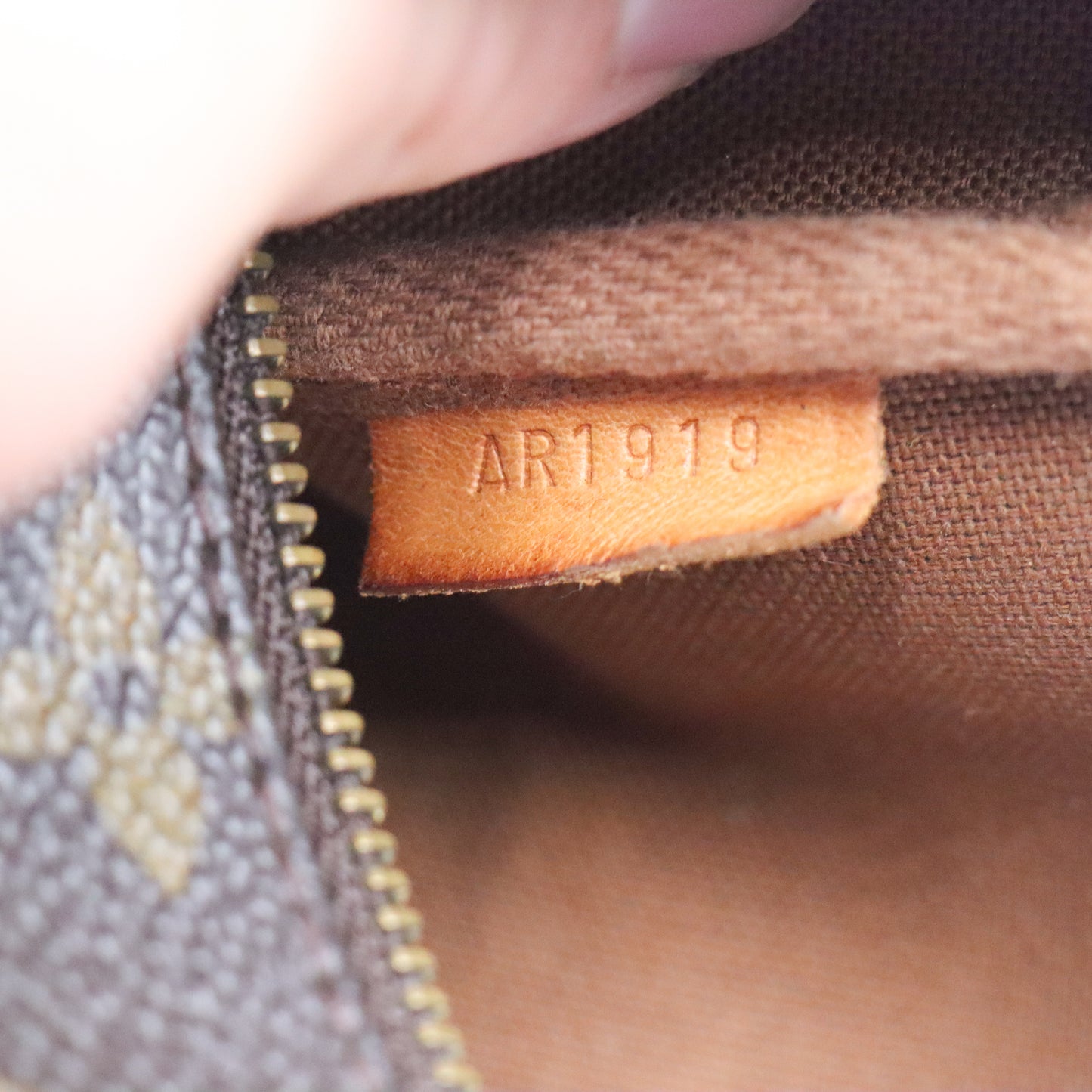 Louis Vuitton Pochette Monogram - 853