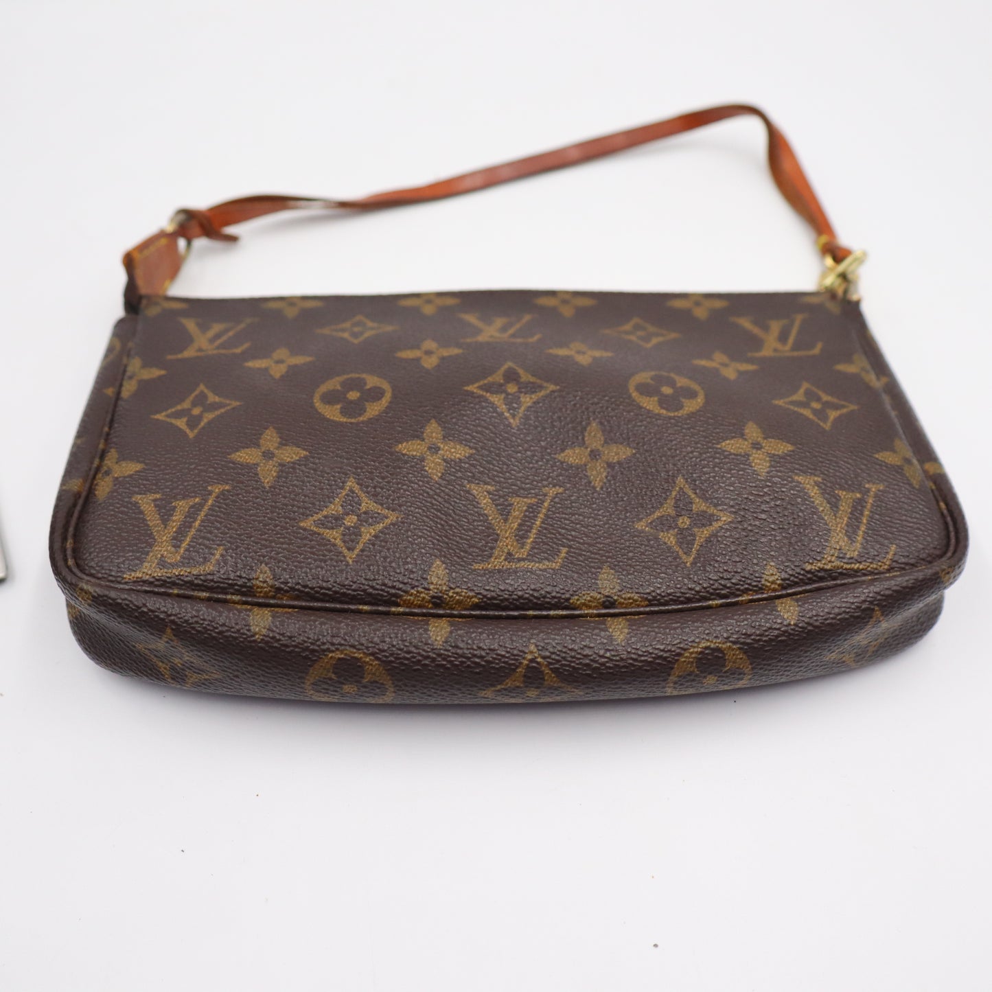 Louis Vuitton Pochette Monogram - 853