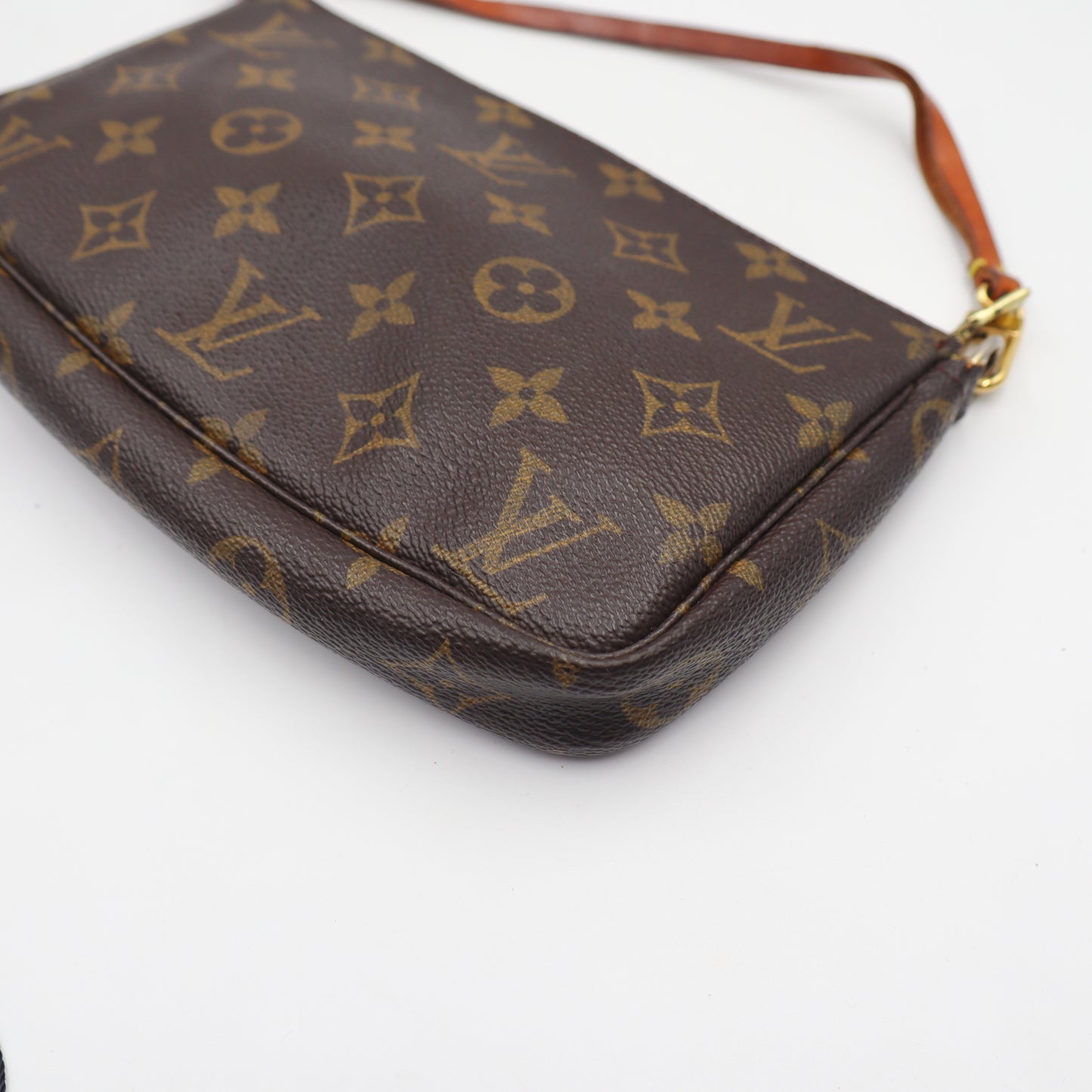 Louis Vuitton Pochette Monogram - 853