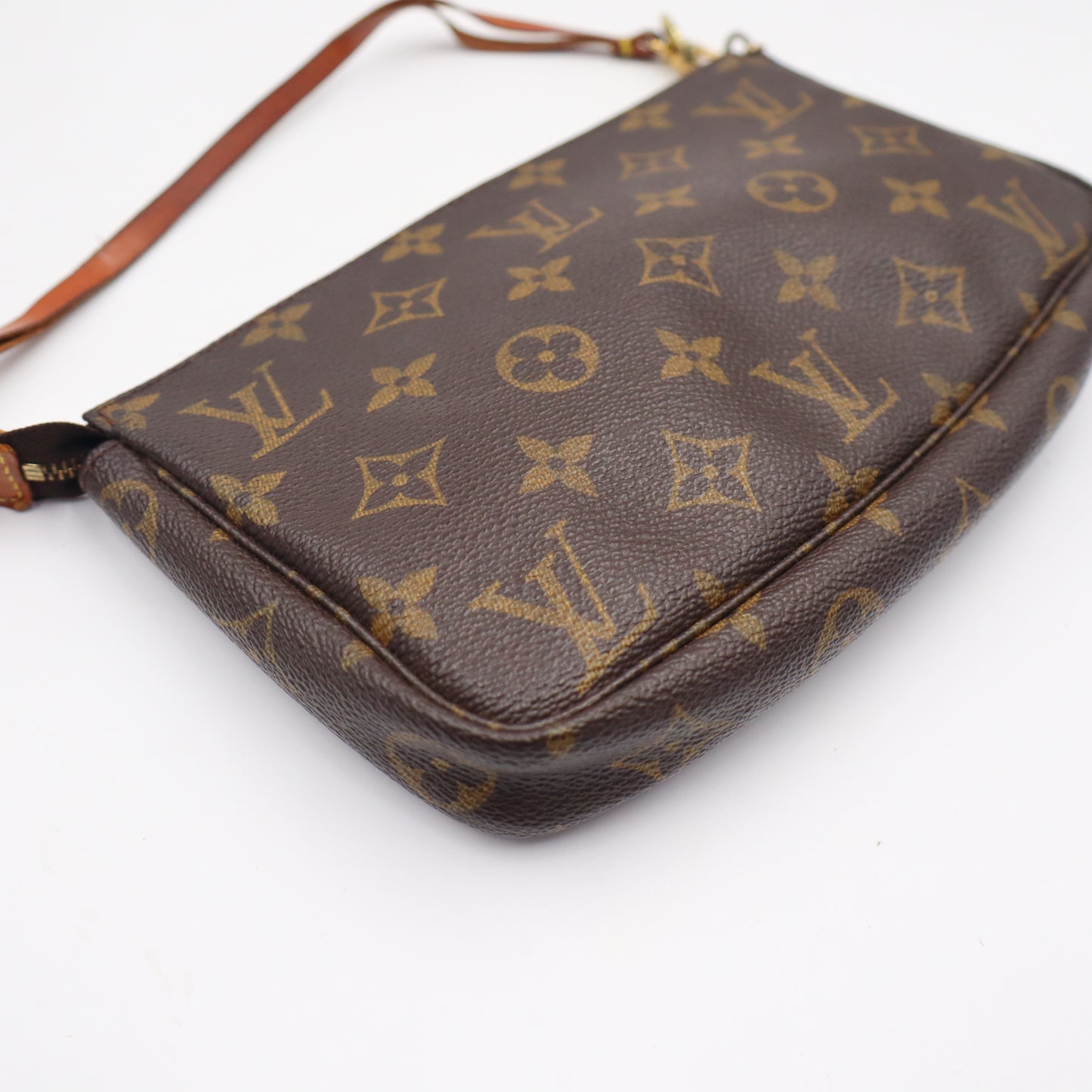 Louis Vuitton Pochette Monogram - 853