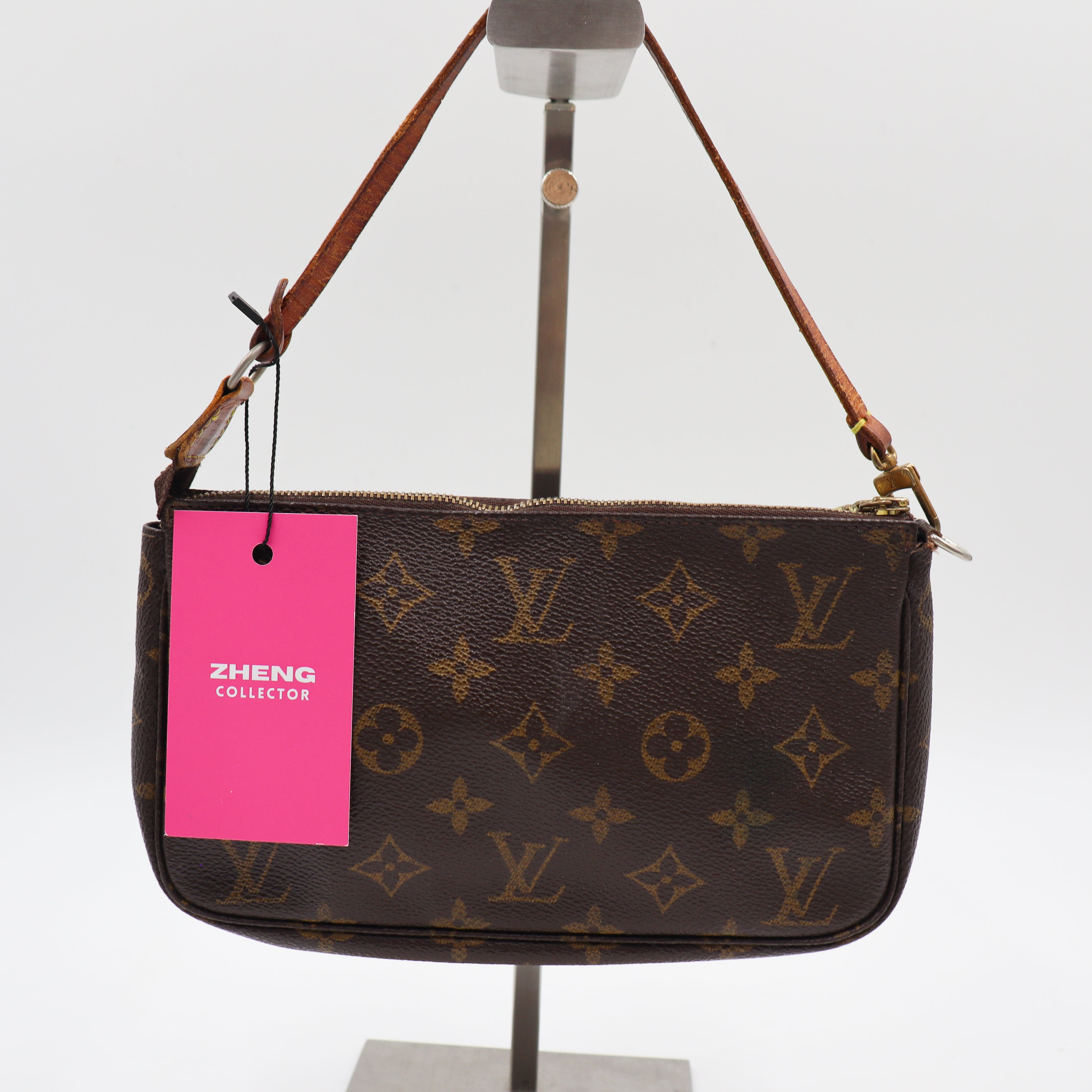Louis Vuitton Pochette Monogram - 948