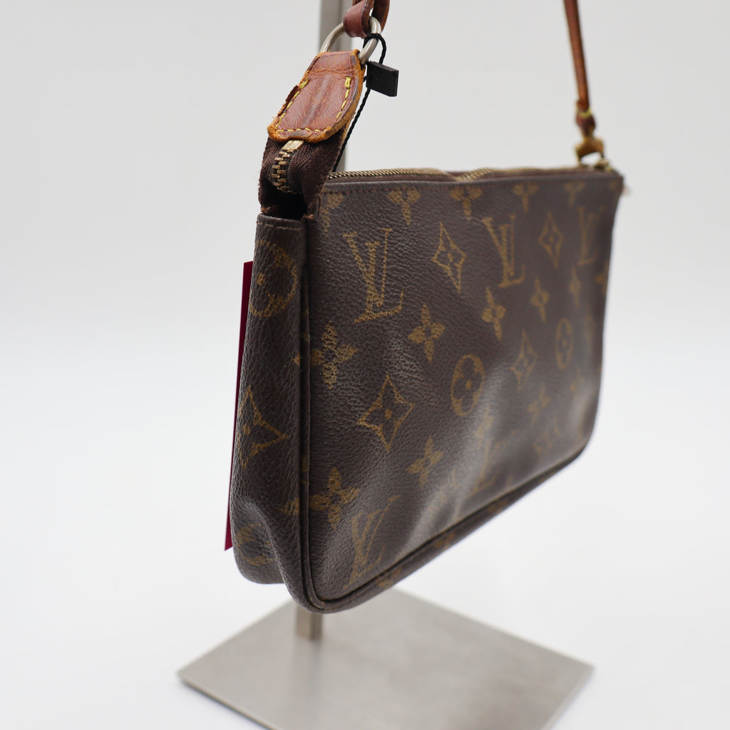 Louis Vuitton Pochette Monogram - 948