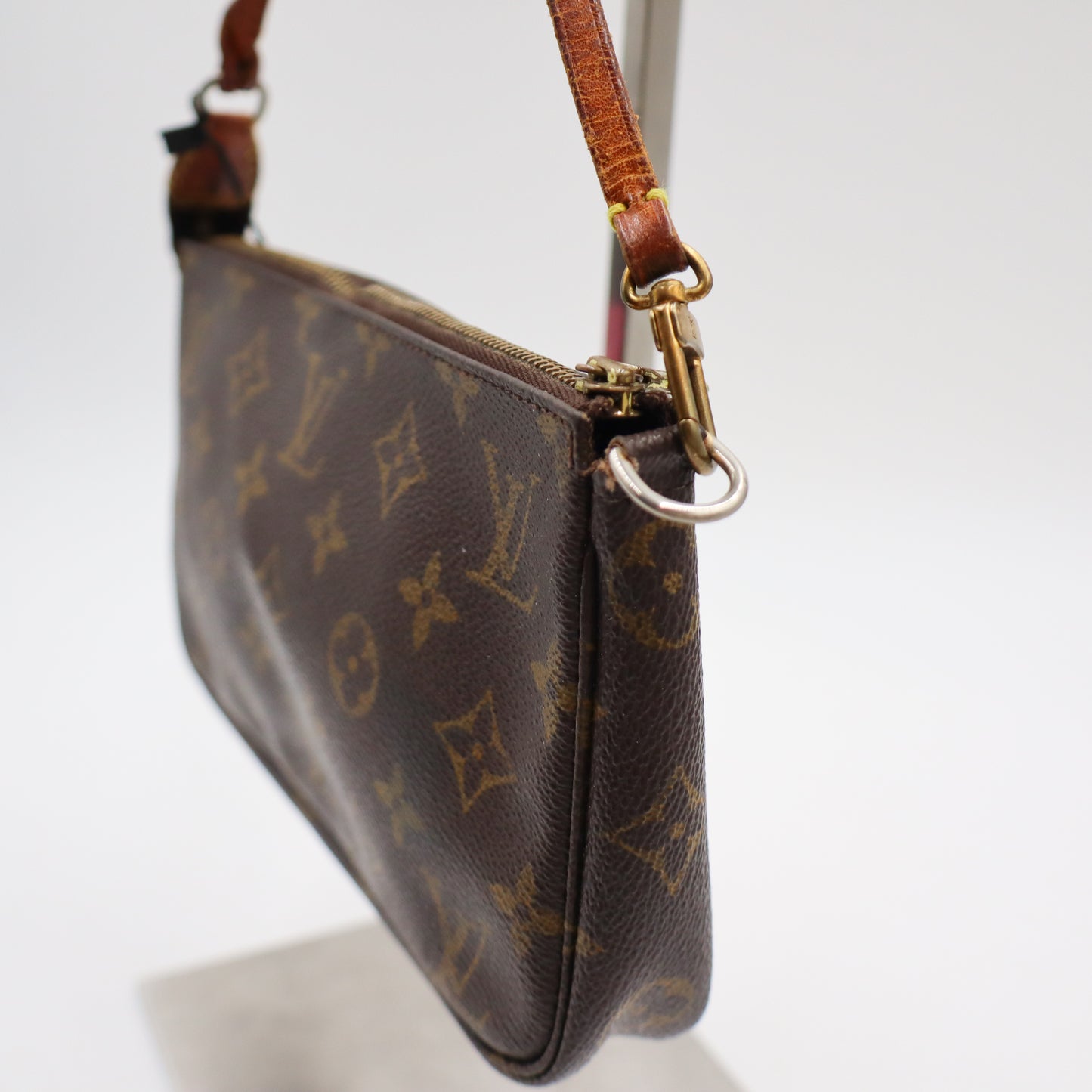 Louis Vuitton Pochette Monogram - 948
