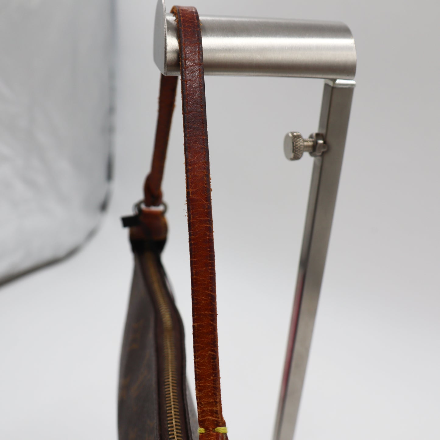 Louis Vuitton Pochette Monogram - 948