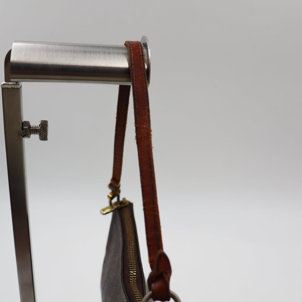 Louis Vuitton Pochette Monogram - 948