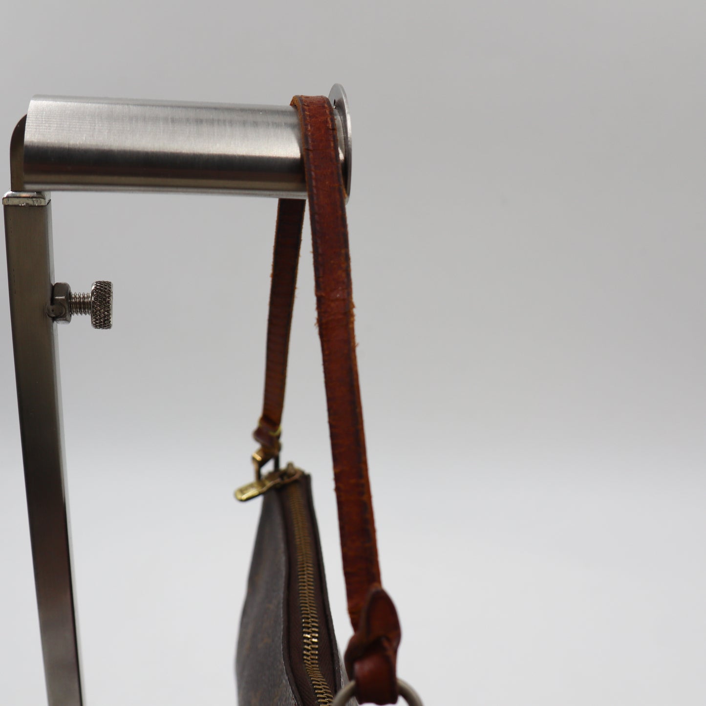 Louis Vuitton Pochette Monogram - 948