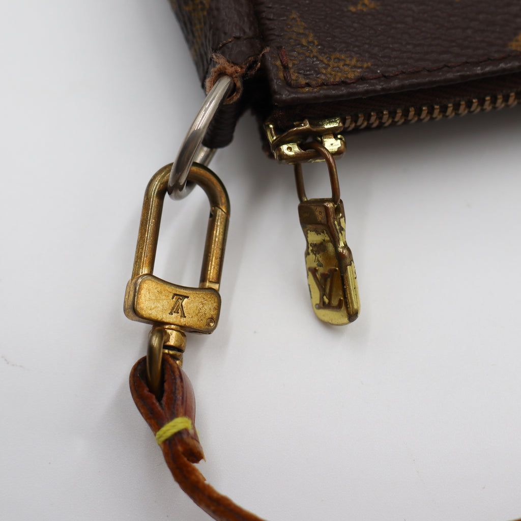 Louis Vuitton Pochette Monogram - 948