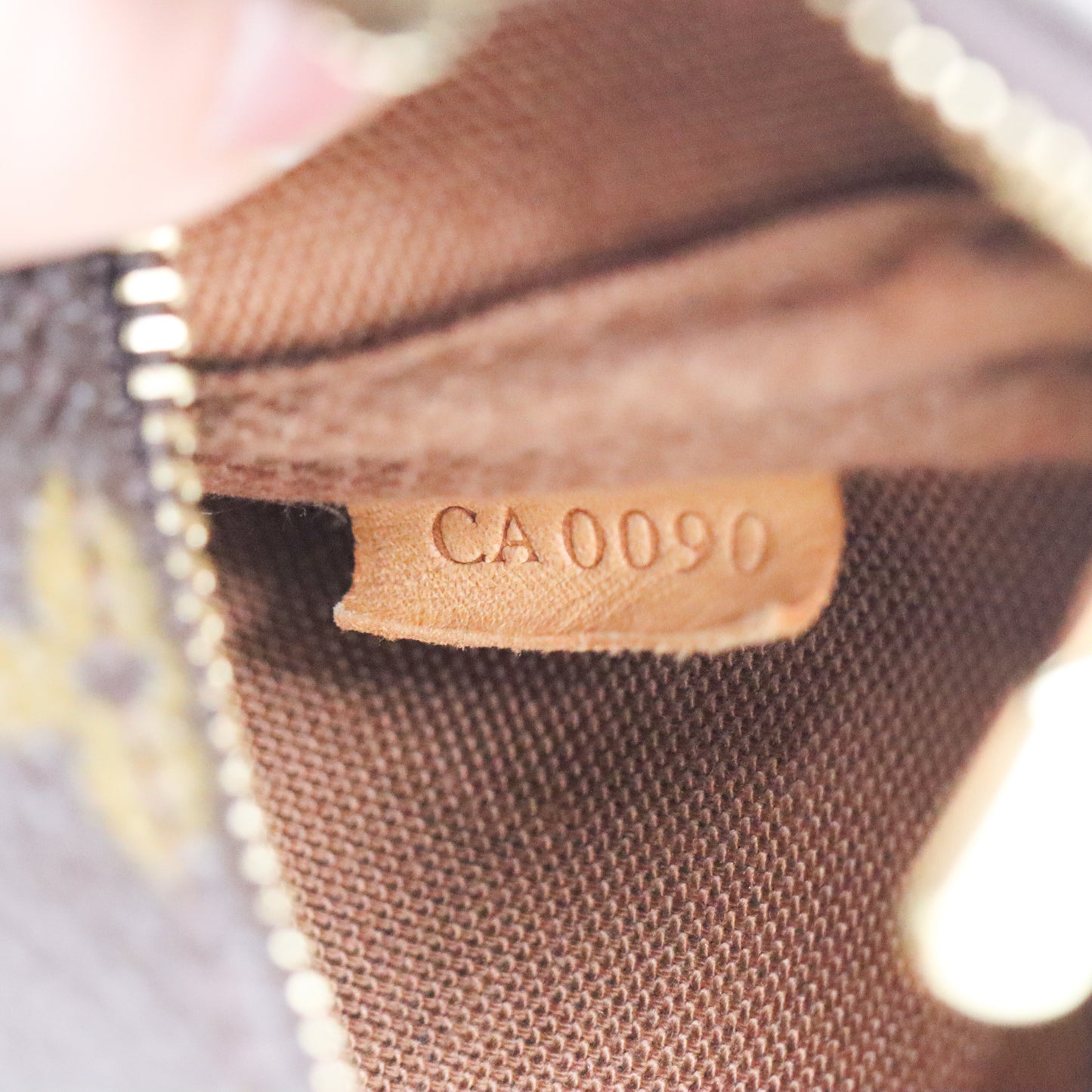 Louis Vuitton Pochette Monogram - 949