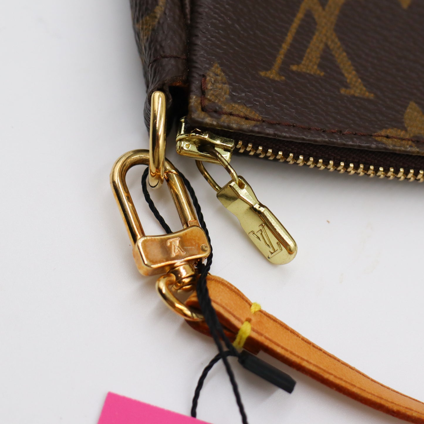 Louis Vuitton Pochette Monogram - 949