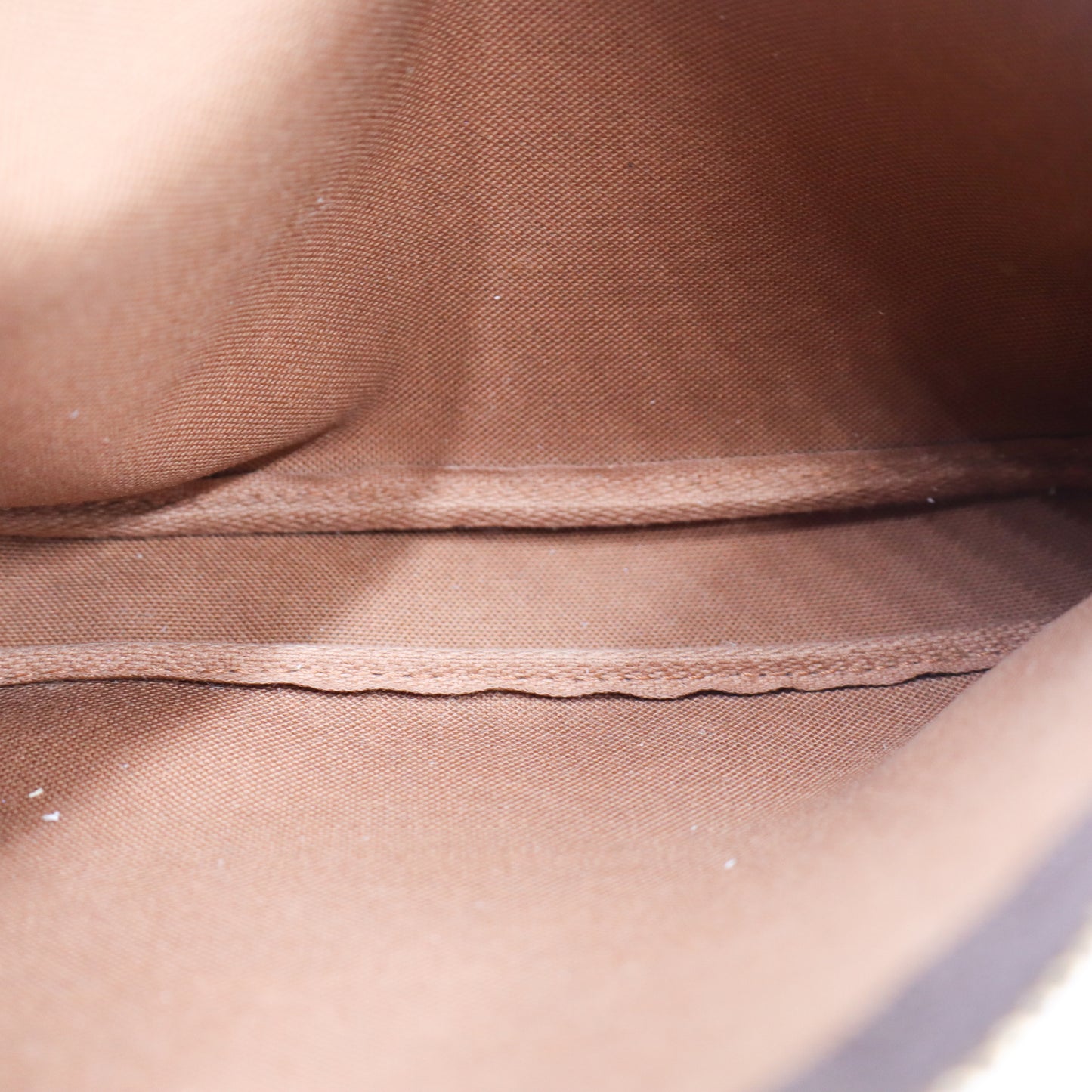 Louis Vuitton Pochette Monogram - 950