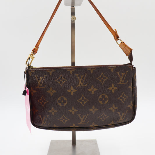 Louis Vuitton Pochette Monogram - 950
