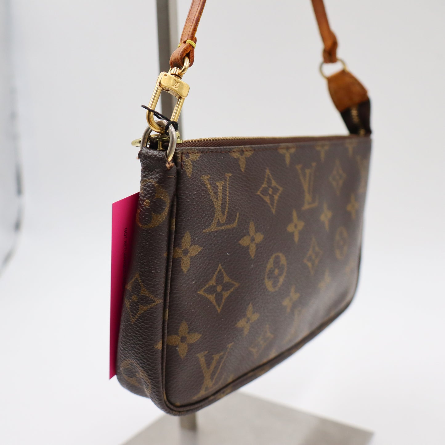 Louis Vuitton Pochette Monogram - 950