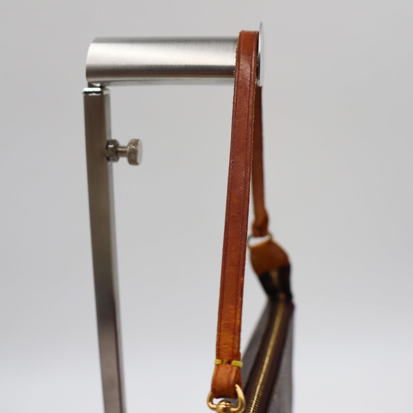 Louis Vuitton Pochette Monogram - 950