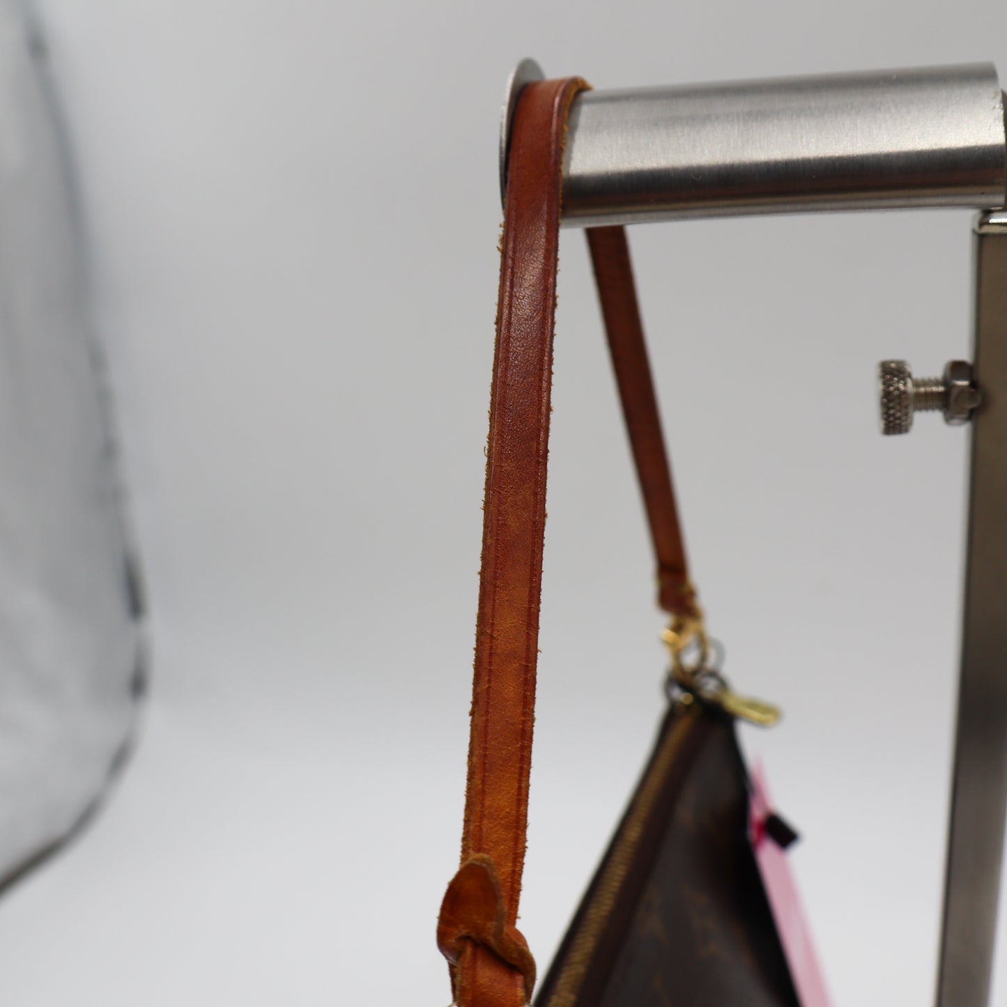 Louis Vuitton Pochette Monogram - 950