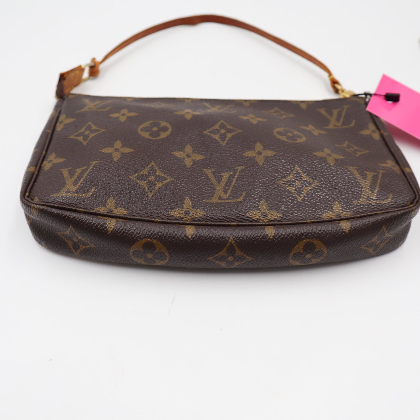 Louis Vuitton Pochette Monogram - 950
