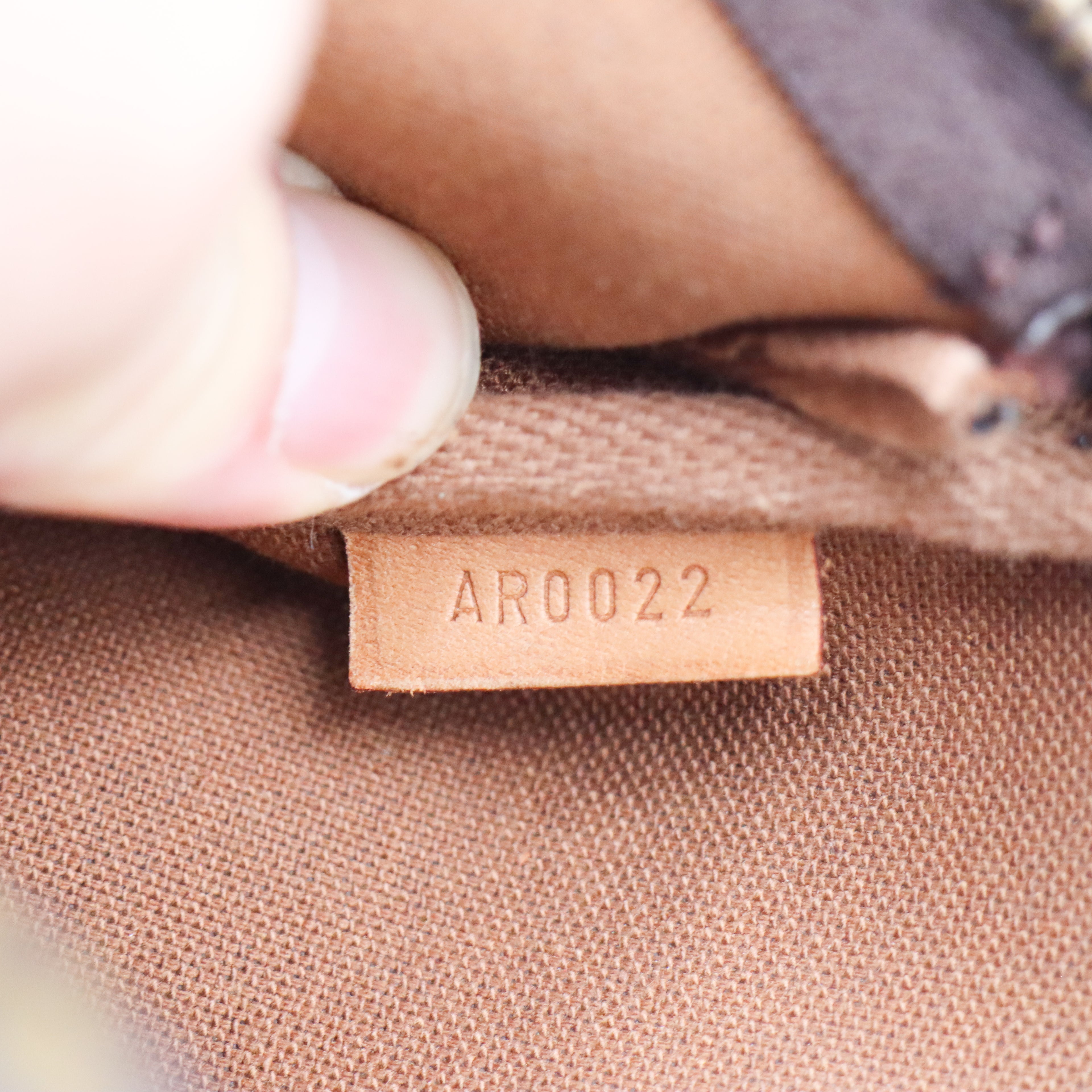 Louis Vuitton Pochette Monogram - 954