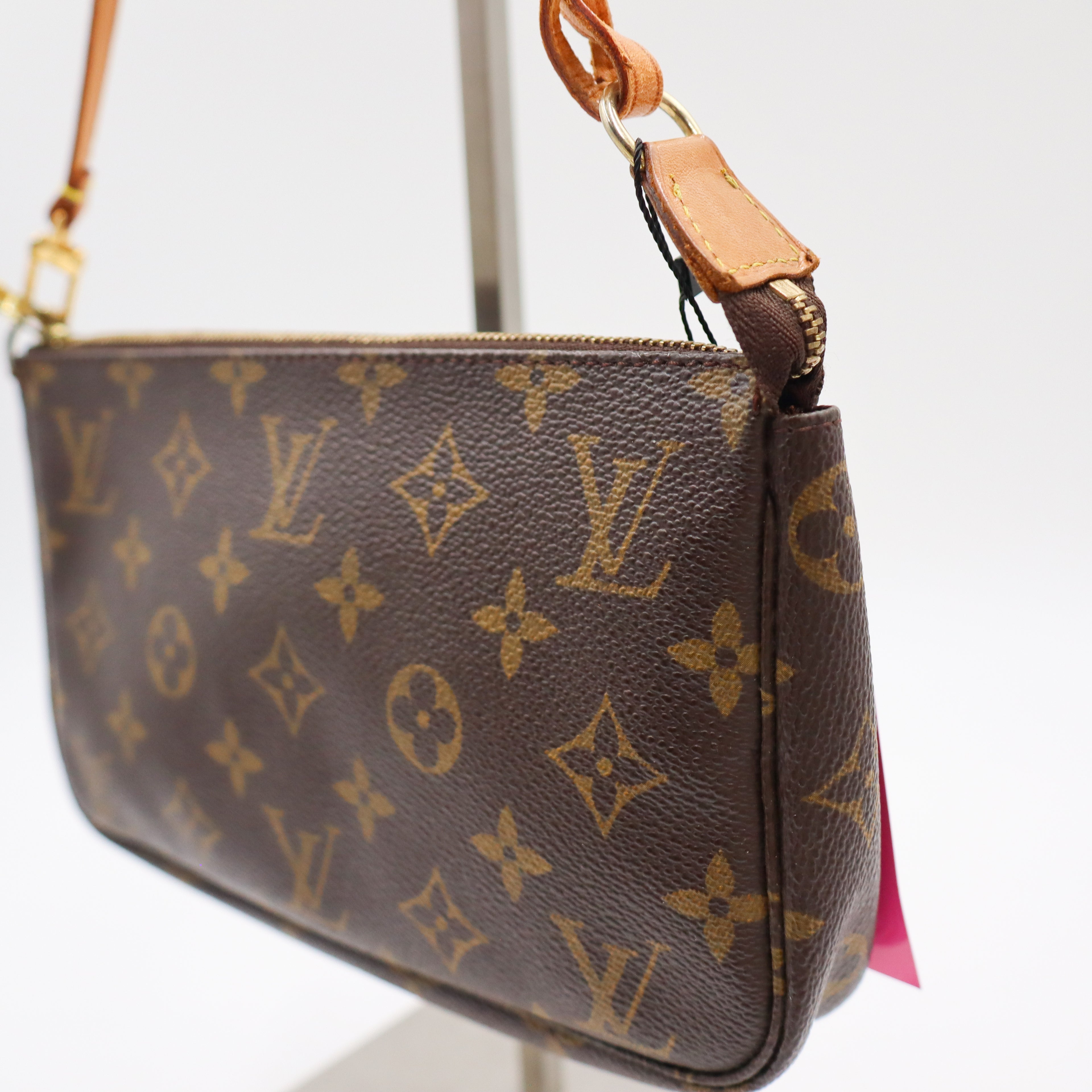 Louis Vuitton Pochette Monogram - 954