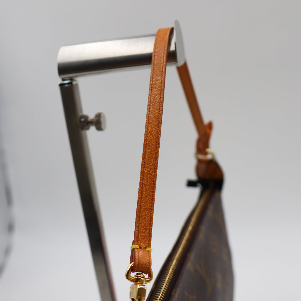 Louis Vuitton Pochette Monogram - 954