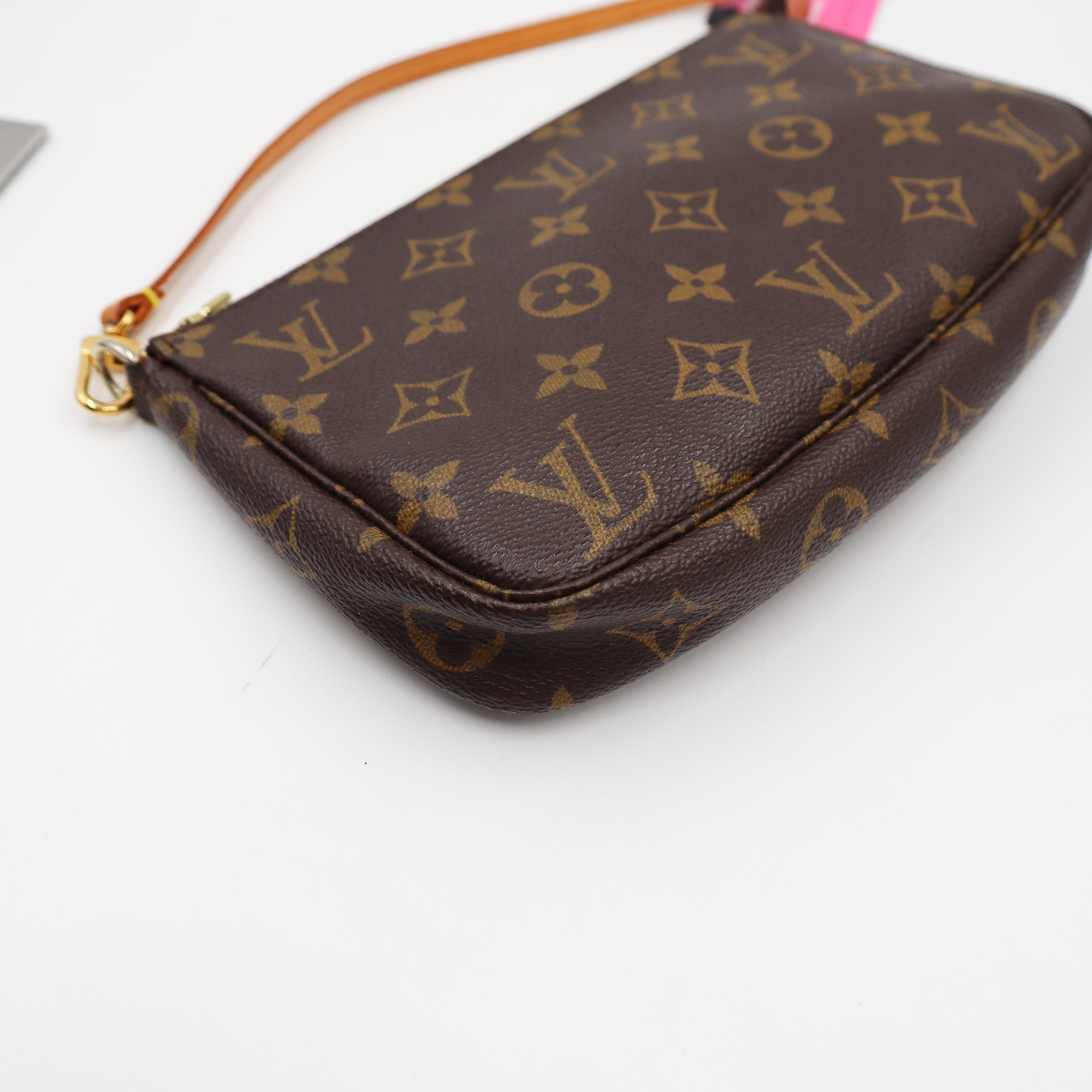 Louis Vuitton Pochette Monogram - 954