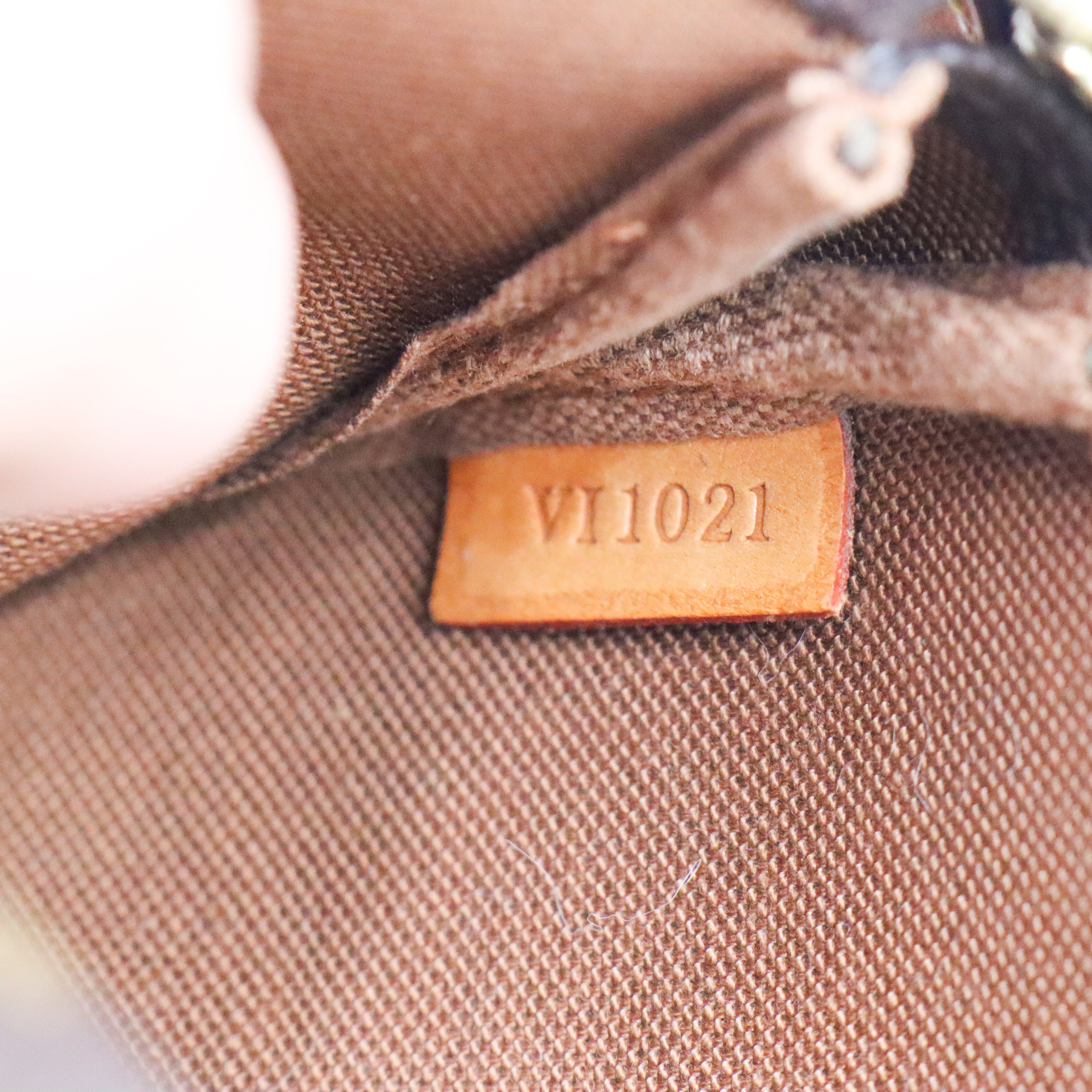 Louis Vuitton Pochette Monogram - 955