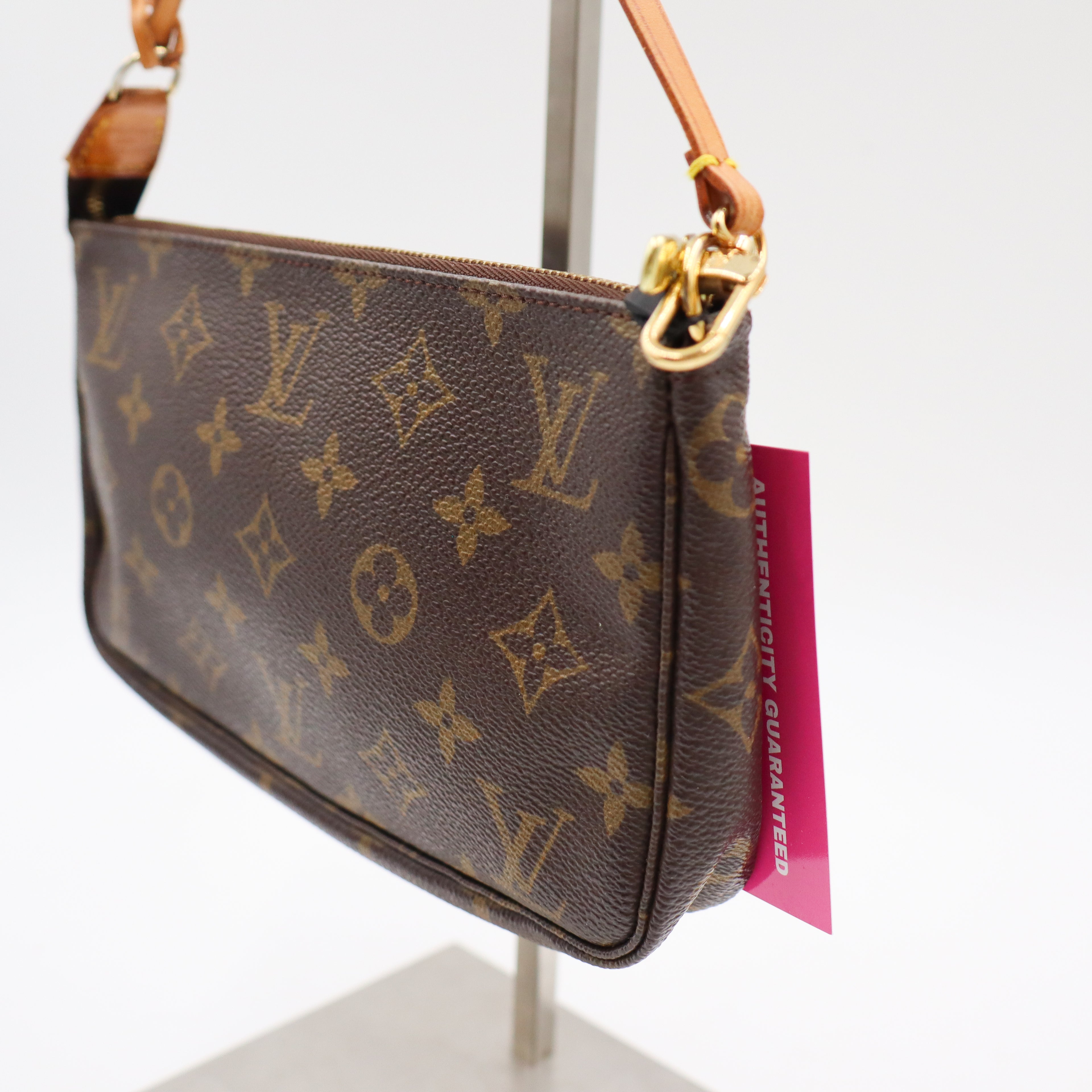 Louis Vuitton Pochette Monogram - 955