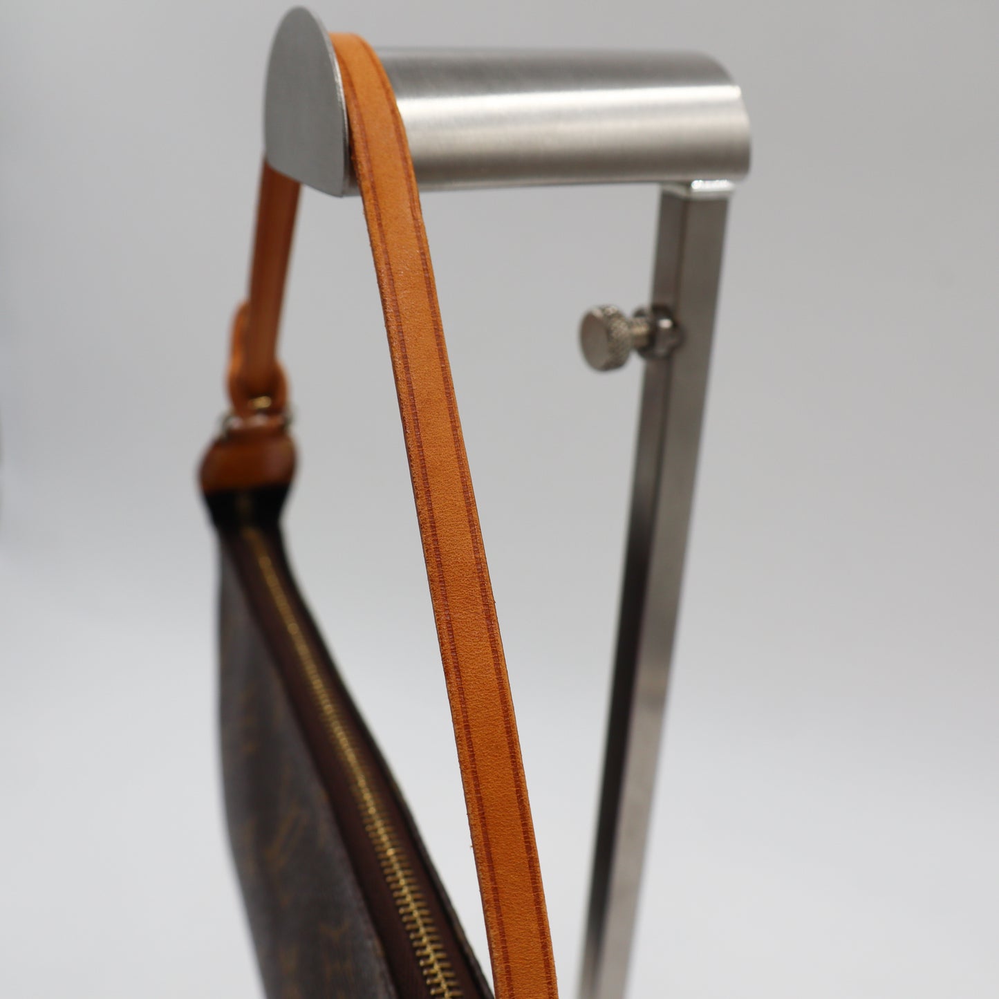 Louis Vuitton Pochette Monogram - 955