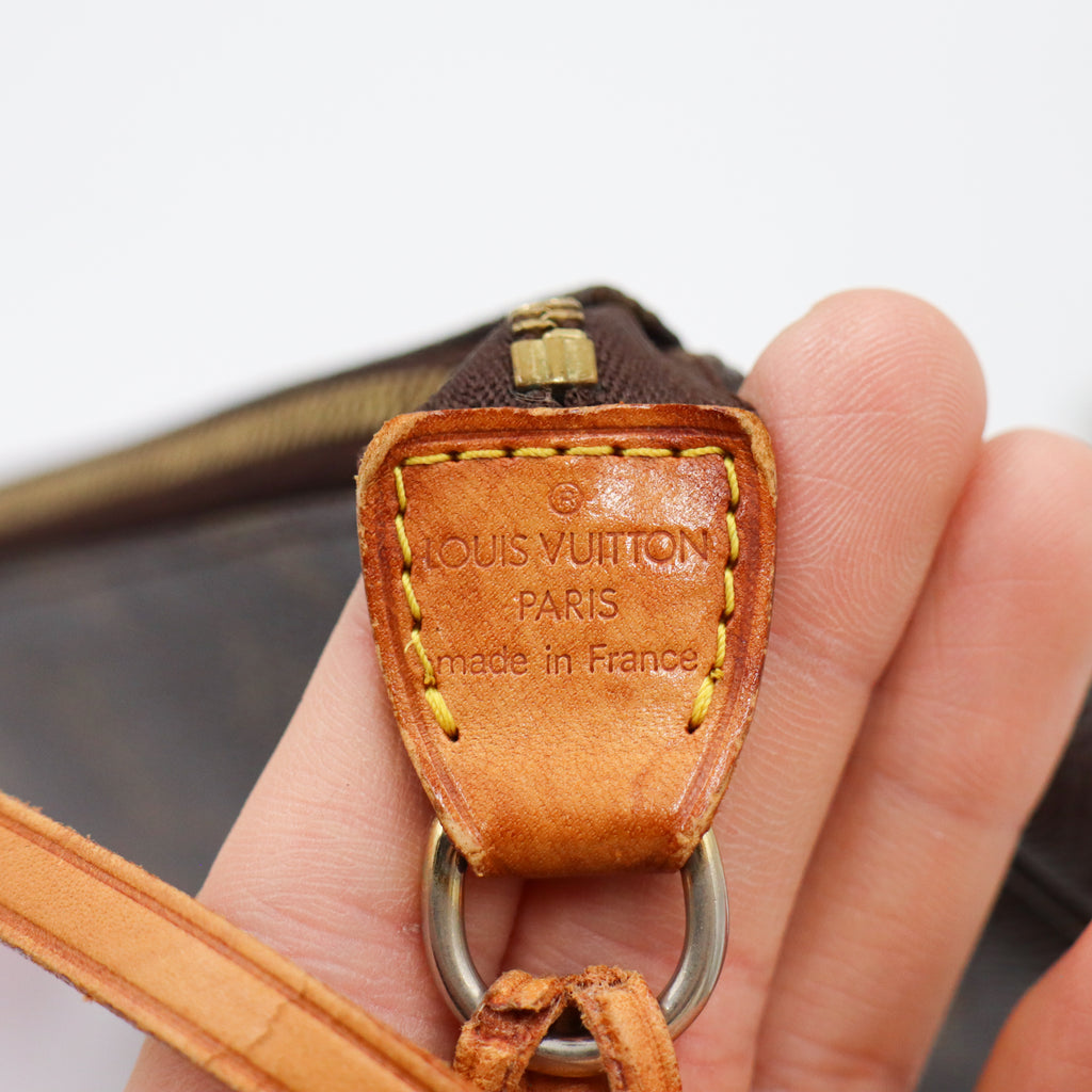 Louis Vuitton Pochette Monogram - 955