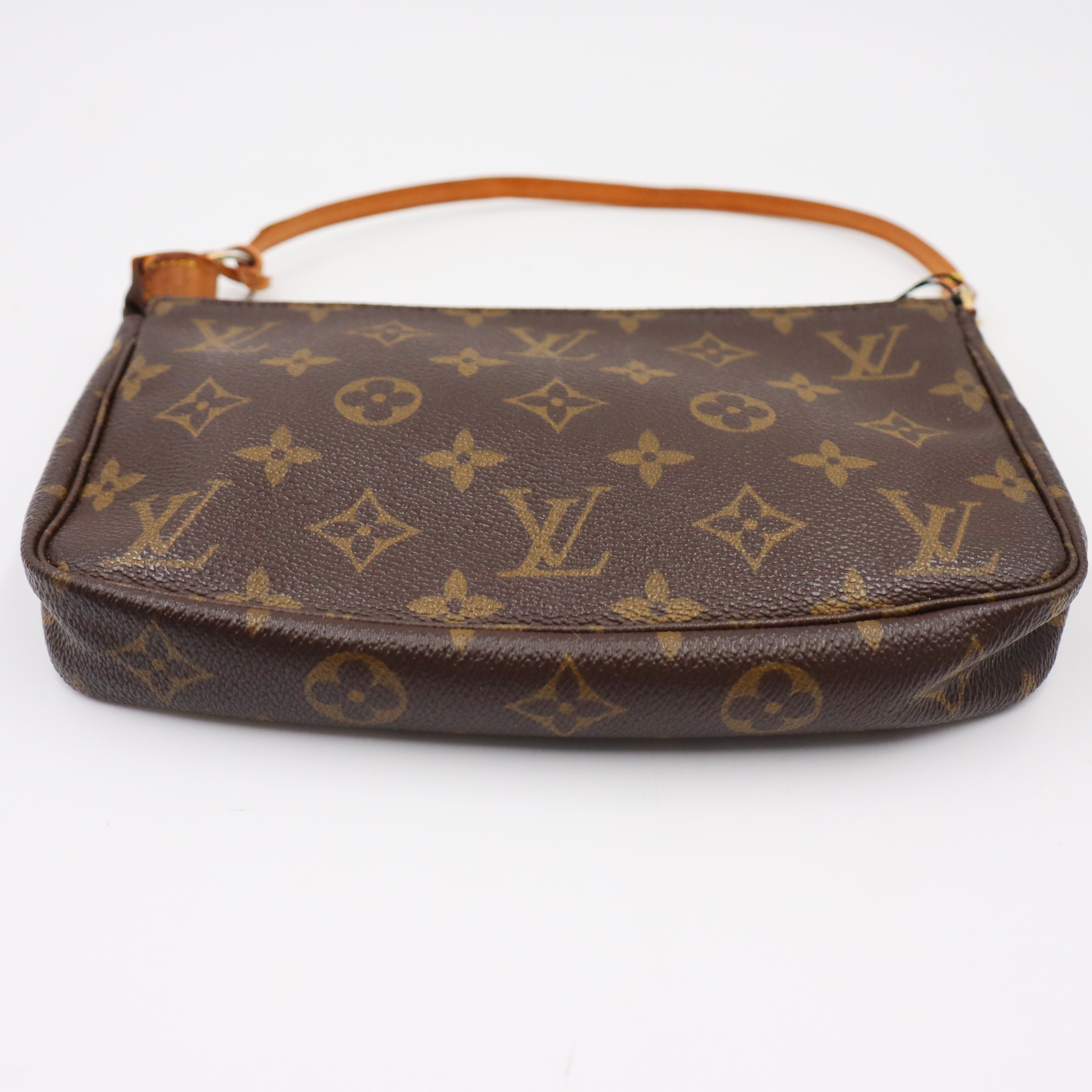 Louis Vuitton Pochette Monogram - 955